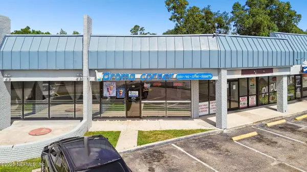 Jacksonville, FL 32217,5111 BAYMEADOWS RD #12