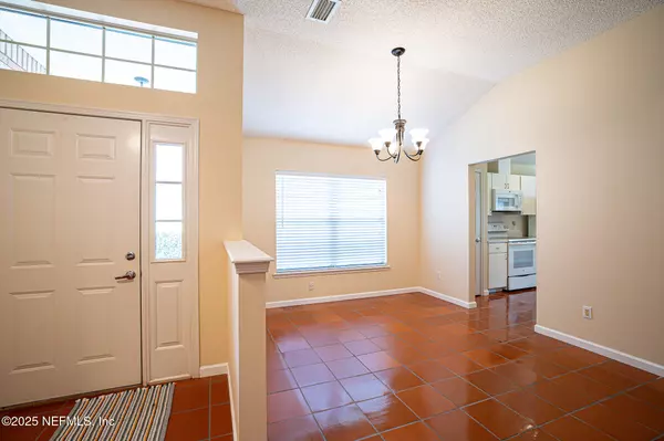 1561 STONEBRIAR RD, Green Cove Springs, FL 32043