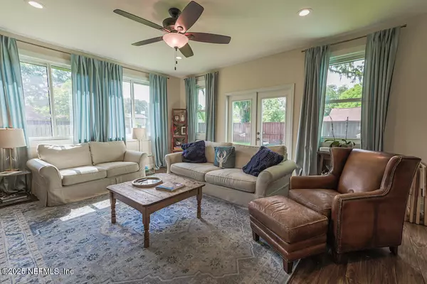 Jacksonville Beach, FL 32250,905 23RD ST N