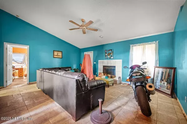 Jacksonville, FL 32225,9136 UPSTREAM CT