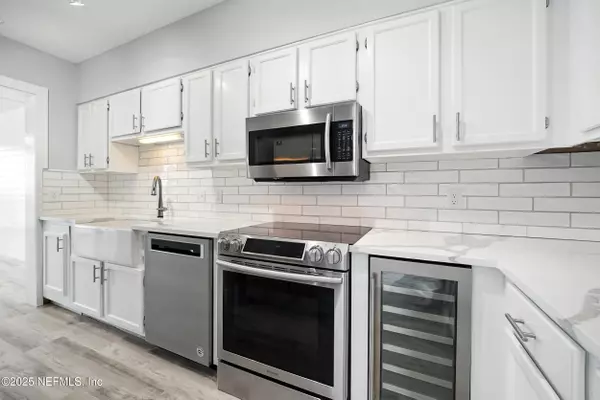 Jacksonville Beach, FL 32250,601 S 1ST ST #6H