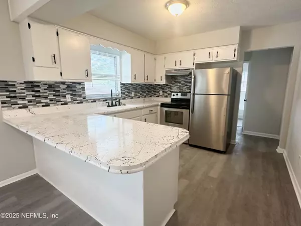 Jacksonville, FL 32244,5977 FURY DR