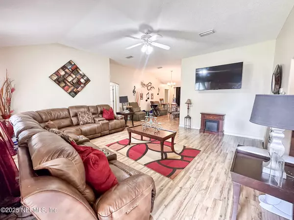 Palatka, FL 32177,242 MANGO DR
