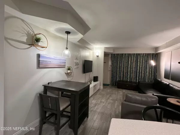 Daytona Beach, FL 32118,2700 ATLANTIC AVE #207