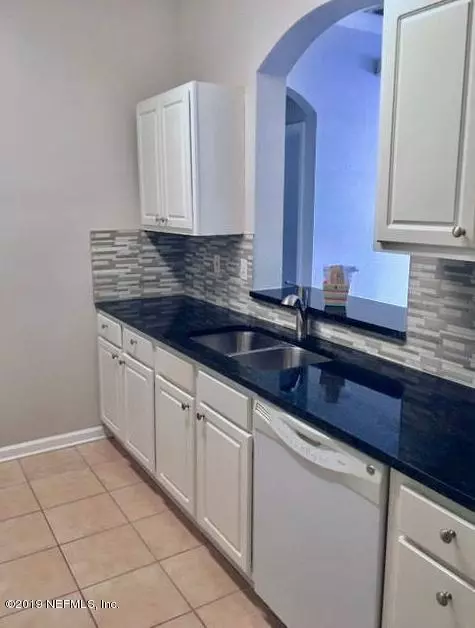 Jacksonville, FL 32256,7990 BAYMEADOWS RD E #617