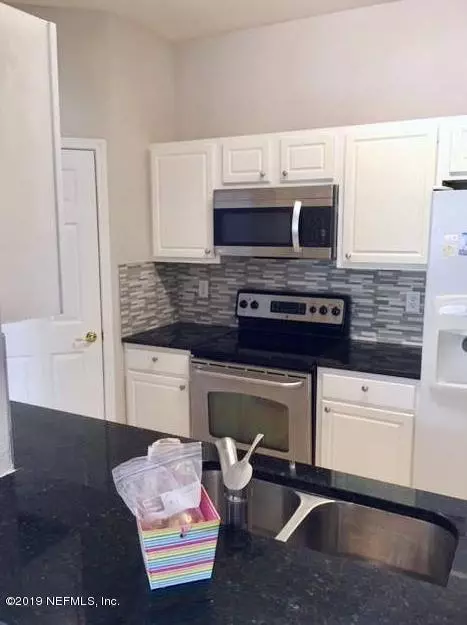 Jacksonville, FL 32256,7990 BAYMEADOWS RD E #617