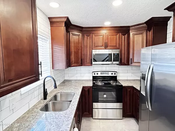 Jacksonville, FL 32206,111 E 1ST ST #32