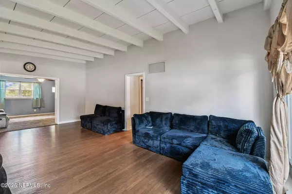 Jacksonville, FL 32216,623 MANDALAY RD