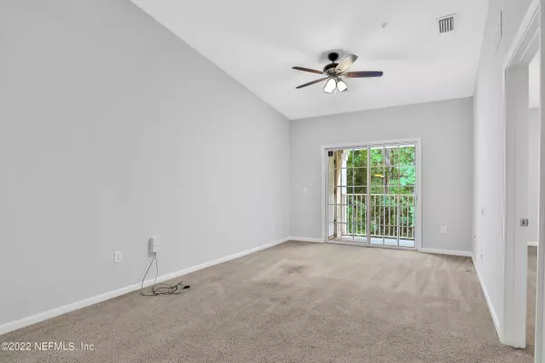 Jacksonville, FL 32256,8241 PELICAN LANDING WAY #304