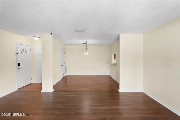 3765 CROWN POINT RD #8, Jacksonville, FL 32257