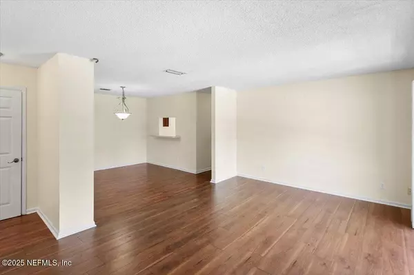 Jacksonville, FL 32257,3765 CROWN POINT RD #8