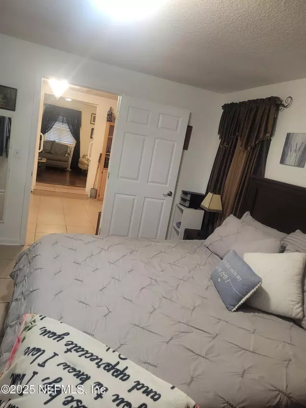 San Mateo, FL 32187,113 LEAF ST