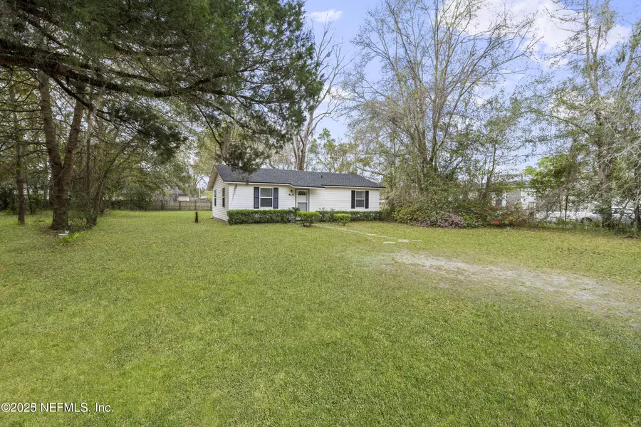 520 RAILROAD AVE W, Macclenny, FL 32063