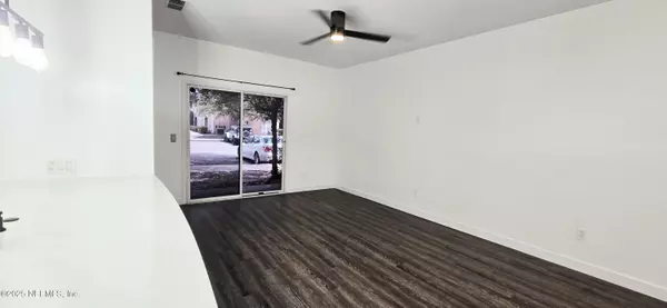 Jacksonville, FL 32210,3690 KIRKPATRICK CIR #7-3