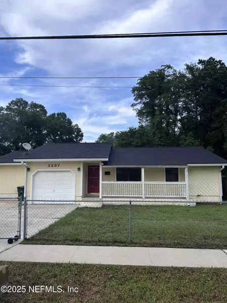 2237 LAKE DR, Jacksonville, FL 32246