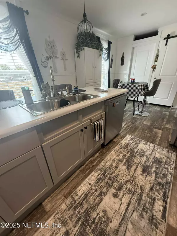 Interlachen, FL 32148,209 DAWN AVE