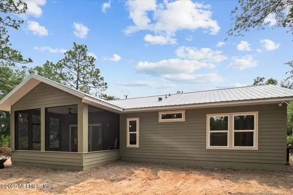 Interlachen, FL 32148,108 PAMELA ST