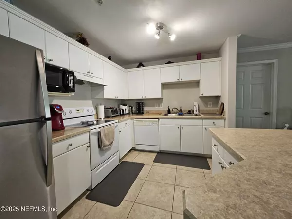 Jacksonville, FL 33224,3591 KERNAN BLVD S #323