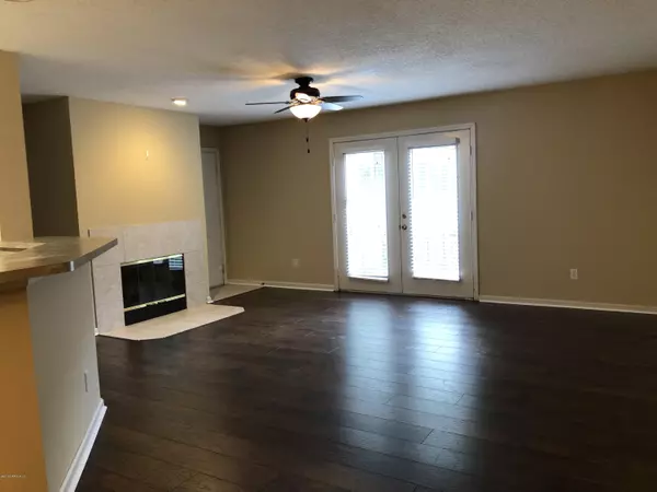 Jacksonville, FL 32224,13715 RICHMOND PARK DR N #701
