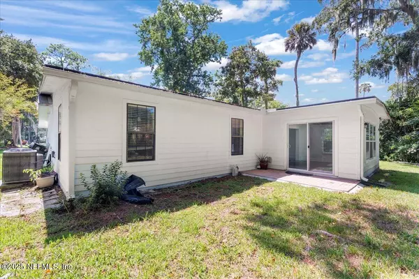 Ponte Vedra Beach, FL 32082,593 PALMERA DR E