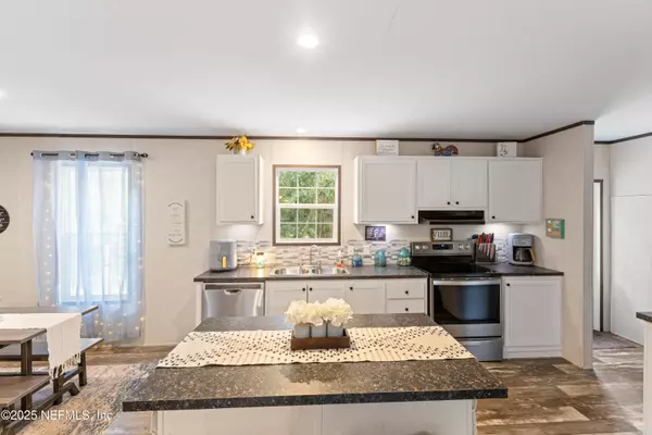 Florahome, FL 32140,121 KENNY LN