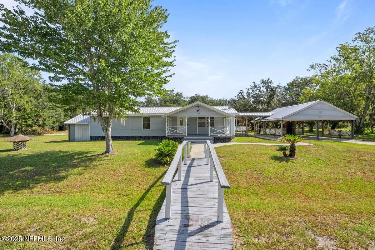 East Palatka, FL 32131,124 E GRANDVIEW DR