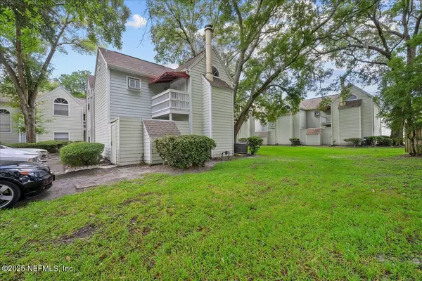 2300 TWELVE OAKS DR #J-8, Orange Park, FL 32065