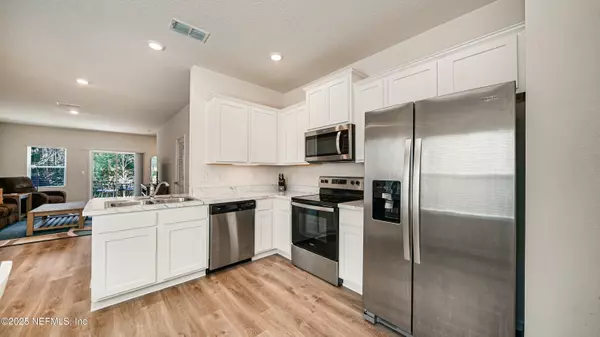 Jacksonville, FL 32216,332 PISTACHIO PL