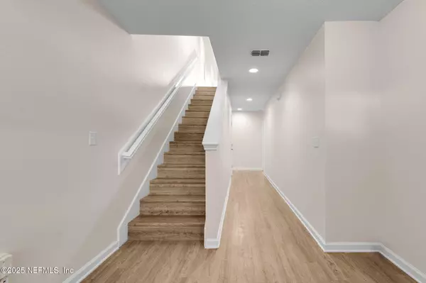 Jacksonville Beach, FL 32250,132 S 10TH ST