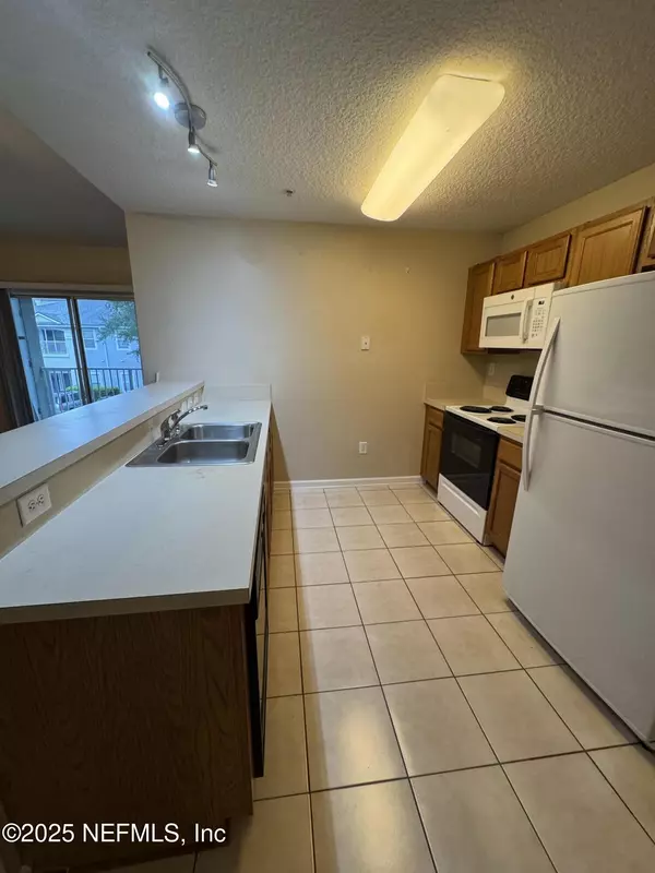 Jacksonville, FL 32244,6093 MAGGIES CIR #113