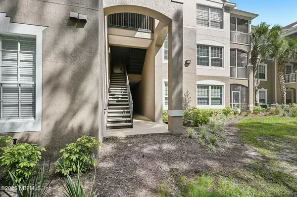Jacksonville, FL 32256,10550 BAYMEADOWS RD #610
