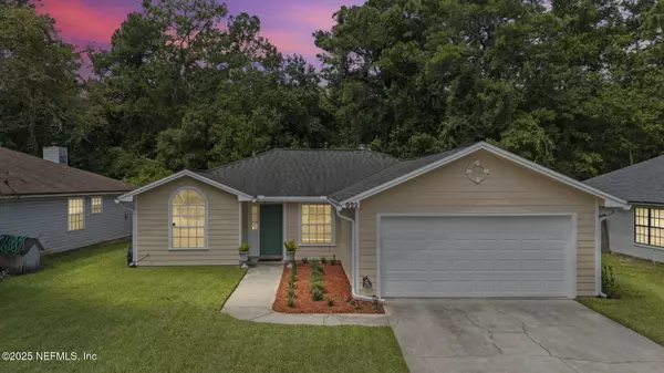 Jacksonville, FL 32225,922 LONG LAKE DR