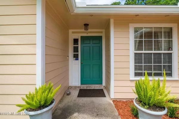 Jacksonville, FL 32225,922 LONG LAKE DR