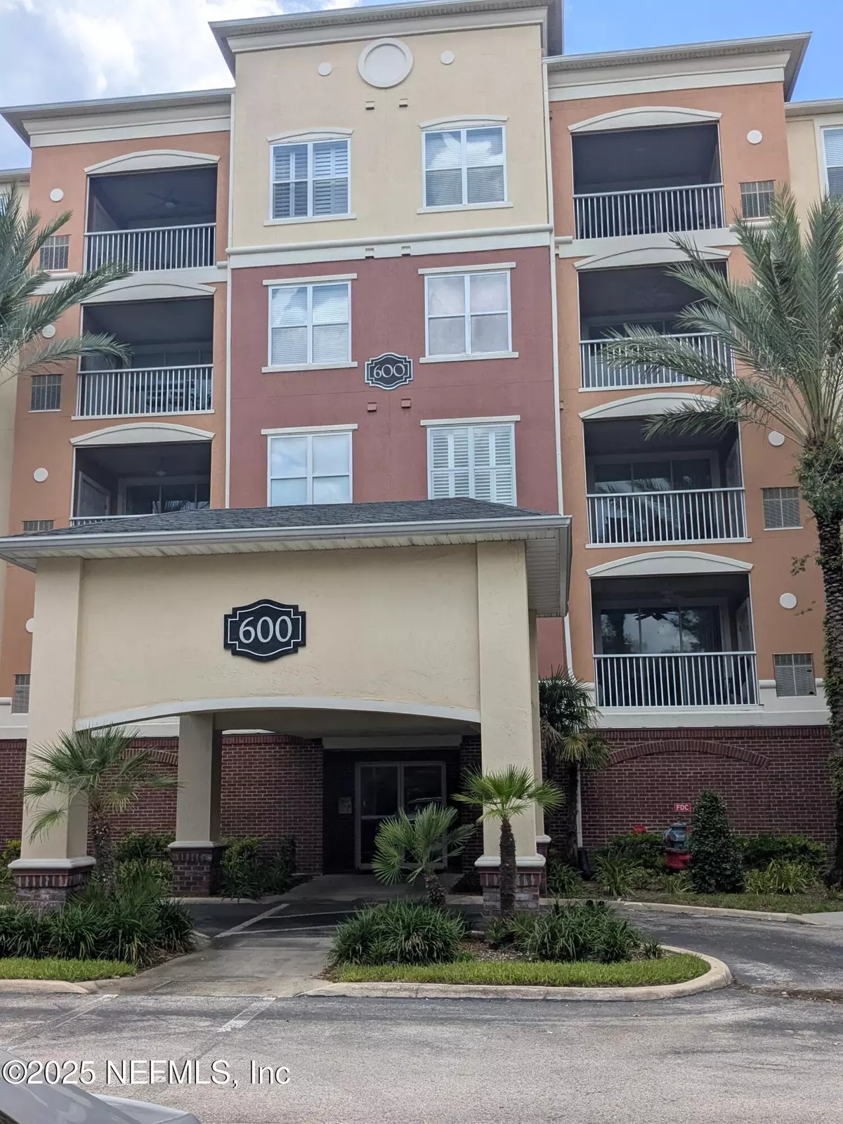 Jacksonville, FL 32216,4480 DEERWOOD LAKE Pkwy #625