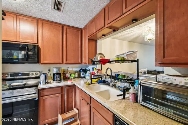 Jacksonville, FL 32256,7701 BAYMEADOWS CIR #1036