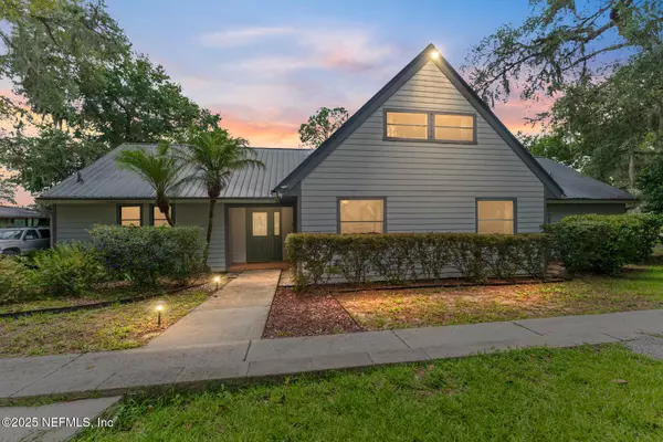Hawthorne, FL 32640,198 LAKE RAY RD