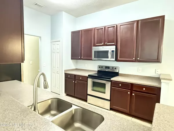 Jacksonville, FL 32224,13832 HERONS LANDING WAY #8