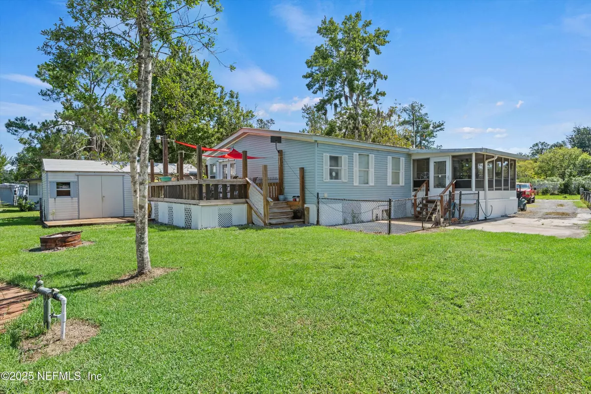 Satsuma, FL 32189,140 EDGEWATER RD