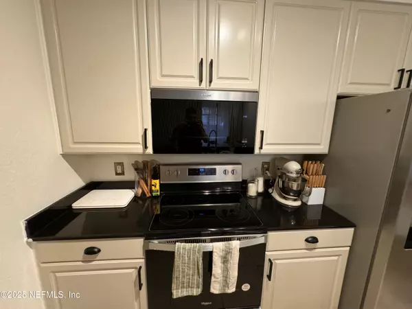 Jacksonville, FL 32216,8539 GATE Pkwy W #1413