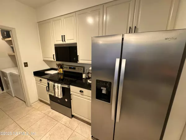 Jacksonville, FL 32216,8539 GATE Pkwy W #1413