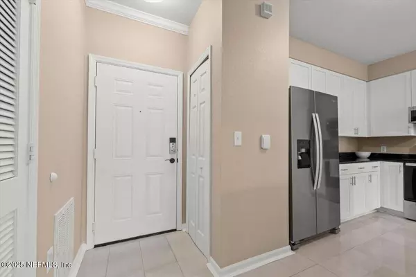 Jacksonville, FL 32216,8539 GATE Pkwy #9227