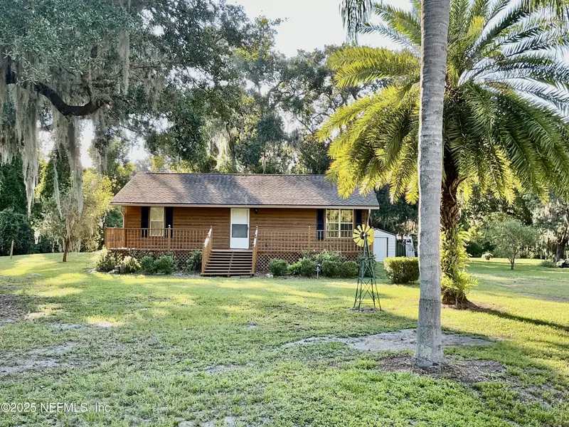 102 RIVER ROAD DR, Palatka, FL 32177
