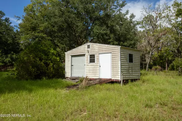 Melrose, FL 32666,104 COUNTRY LIVING RD