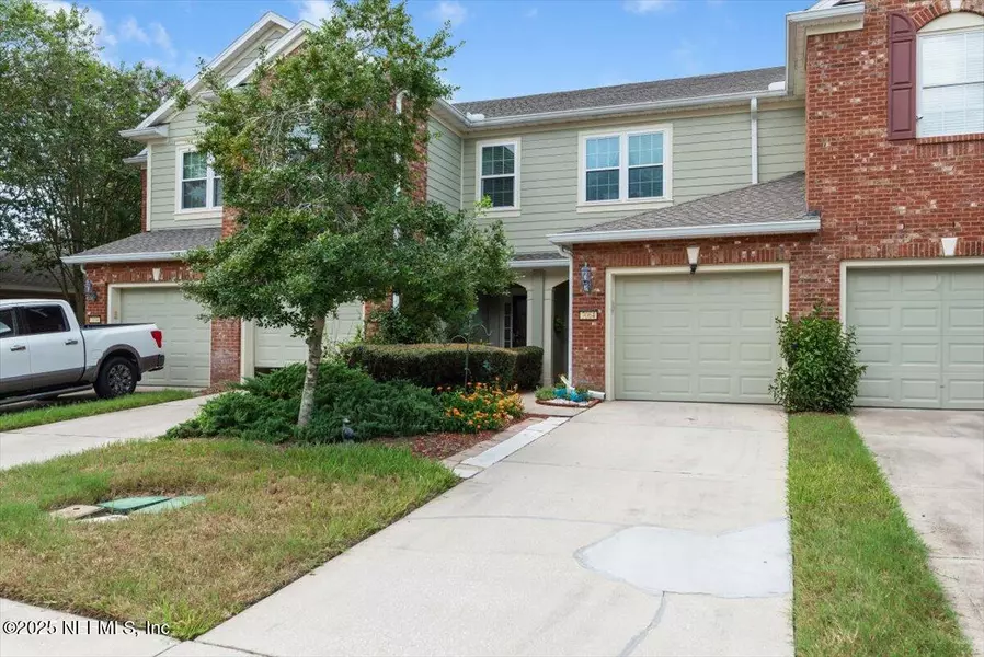 7064 ROUNDLEAF DR, Jacksonville, FL 32258