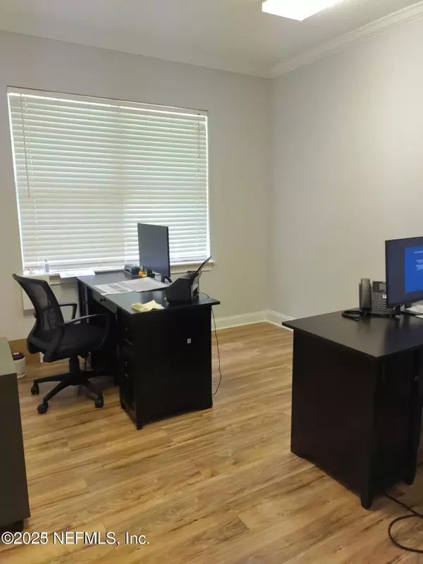 Jacksonville, FL 32224,11555 CENTRAL Pkwy #803-804