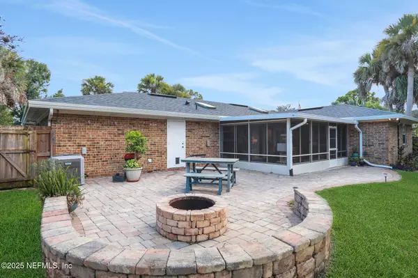 Neptune Beach, FL 32266,616 DAVIS ST