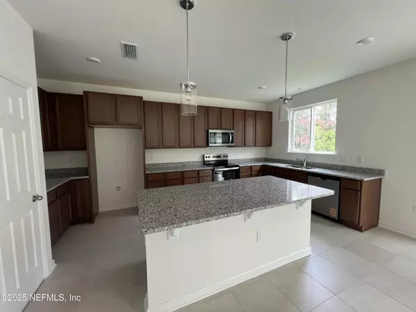 Jacksonville, FL 32221,726 PANTHER LAKE Pkwy