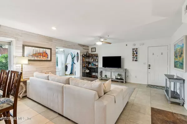 Jacksonville Beach, FL 32250,210 11TH AVE N #208