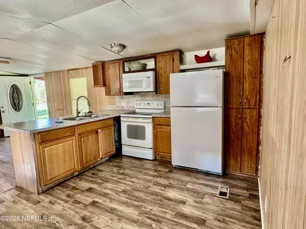 Interlachen, FL 32148,706 DAVID AVE