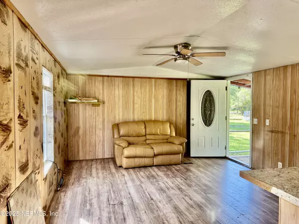 Interlachen, FL 32148,706 DAVID AVE